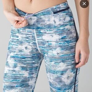 Lululemon Real Quick Tights in Blurry Belle/Hero Blue size 6